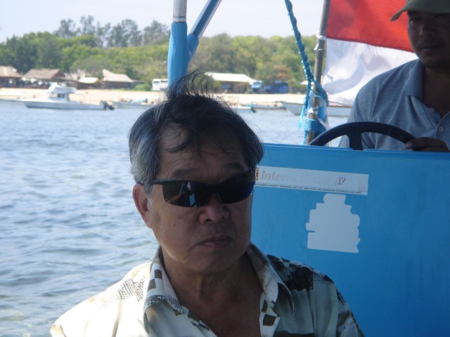 Hey don't I look cool in these shades!