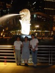 Another group picture of the 'Malion' statue